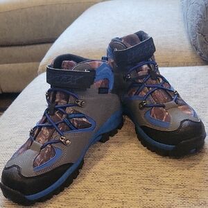 VITIKE Kids Hiking Boots - Black and Blue Size 2 NWOT